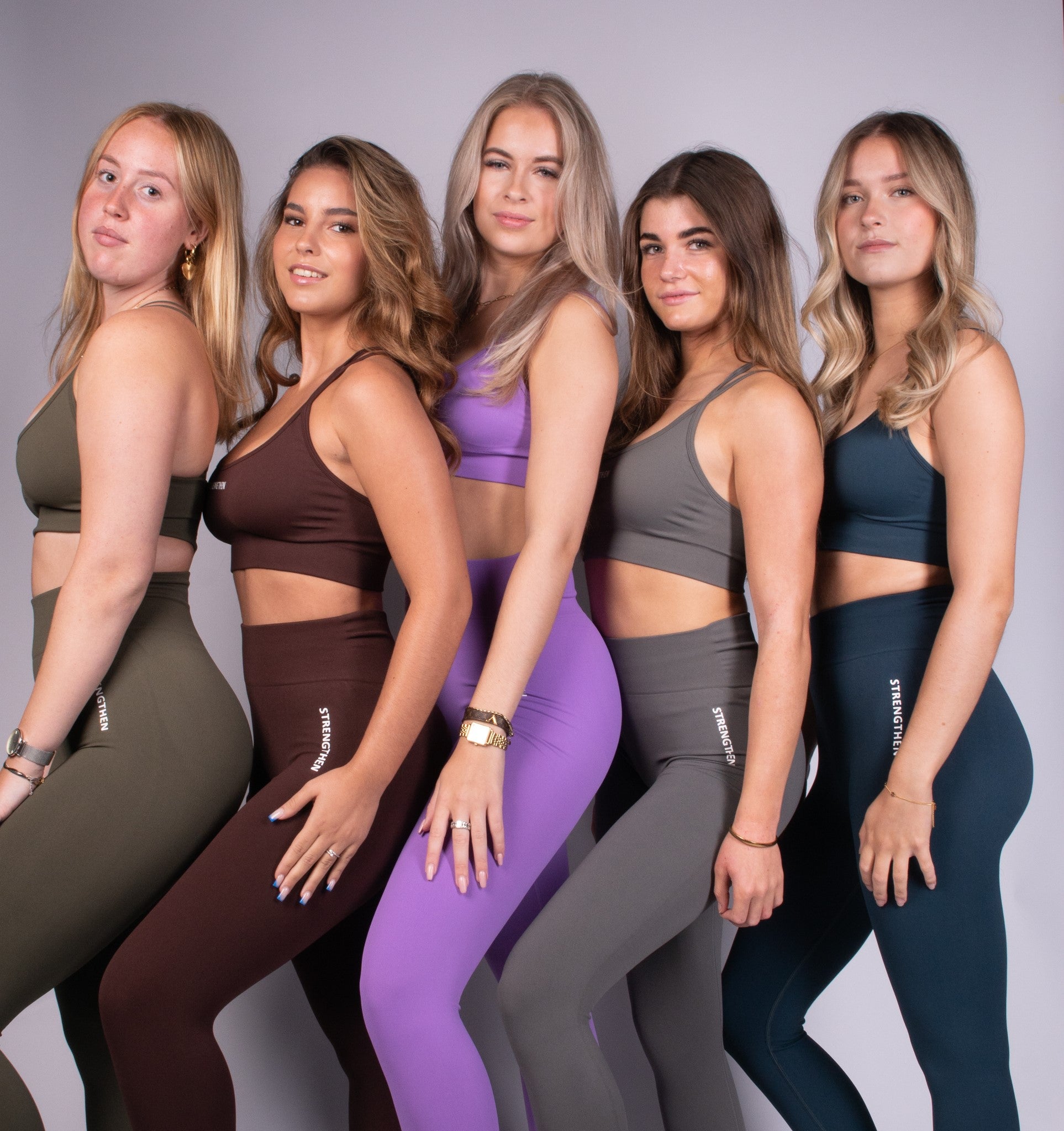 Flex collectie, lavnder, mocha, charcoal, army green, teal. Halter tops, Crossed tops, legging, shorts